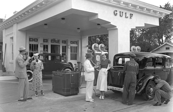 history_Modern-Day-Gulf-Station-in-Houston-Texas-Do-you-remember-when-there-was-actually-customer-service-1930’s.jpg