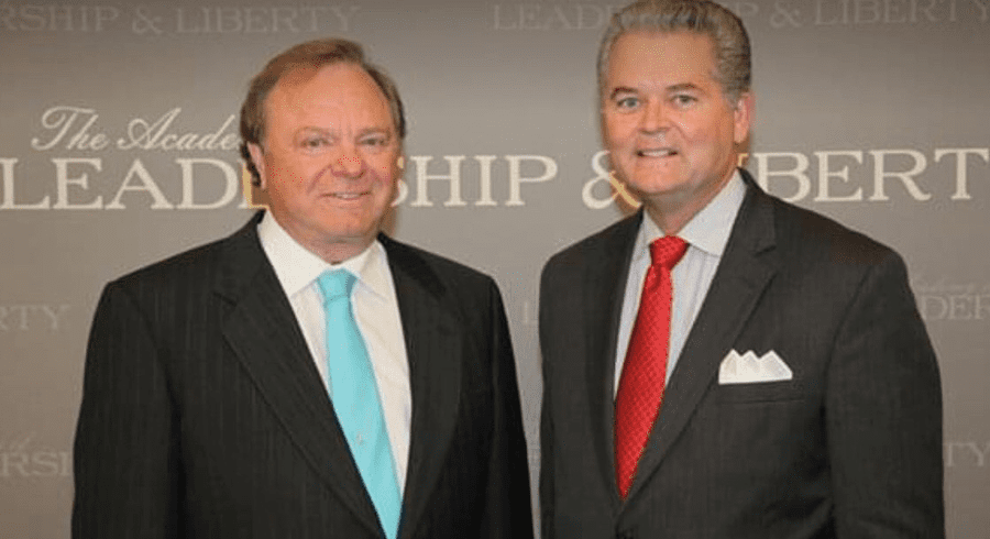 Continental Resources CEO, Harold Hamm (L), and Chair of the Intl. Energy Policy Conference, Mark Stansberry (R).